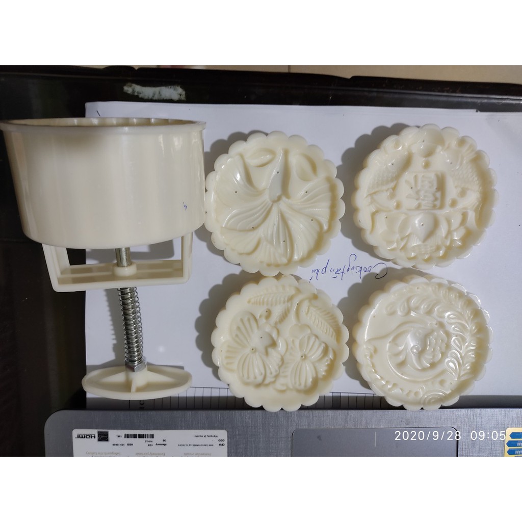 KHUÔN TRÒN LÒ XO 4 MẶT HÌNH HOA 200 GRAM