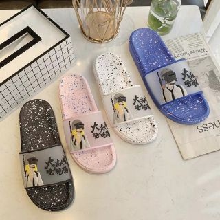 Dép trong họa tiết kute