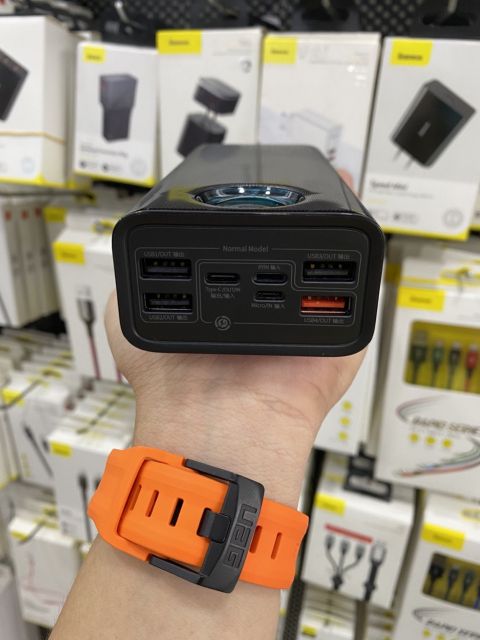 Sạc dự phòng 30.000 mAh Baseus 65W và 33W 5 cổng sạc cho macbook laptop