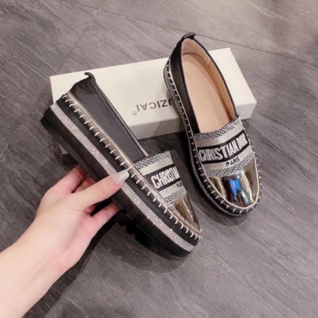 Giày Slip On Đế Cao Viền Đá Mũi Tráng Gương Siêu Sang Chảnh - Quai Nền Thêu Chữ | BigBuy360 - bigbuy360.vn