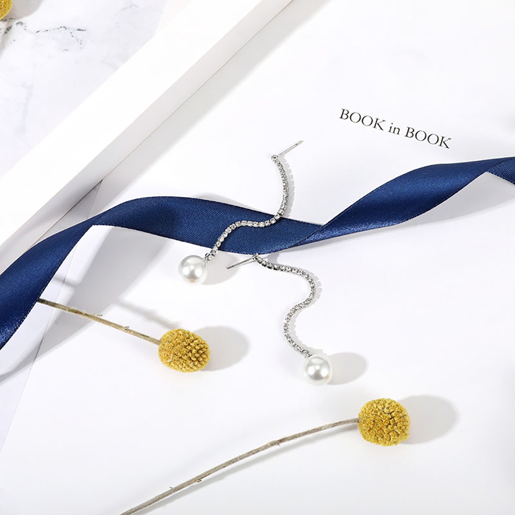 Hoa tai dáng dài đính ngọc trai giả sành điệu trẻ trung