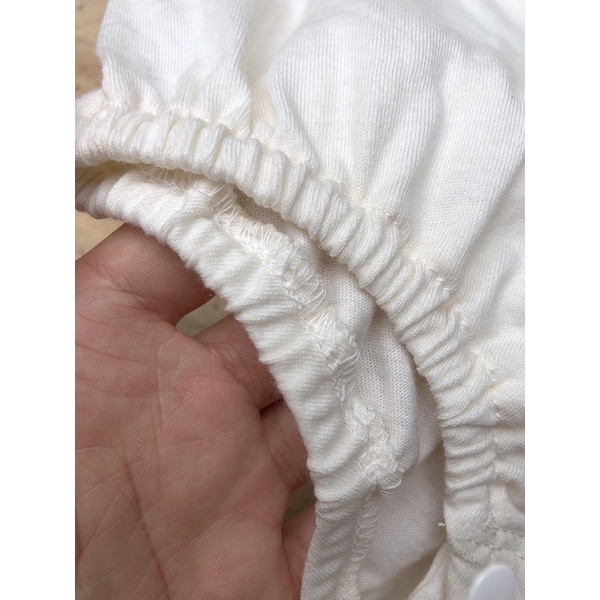 Body 2 dây ,body sát nách chất liệu cotton  hình gấu thêu màu trắng kem  cho bé