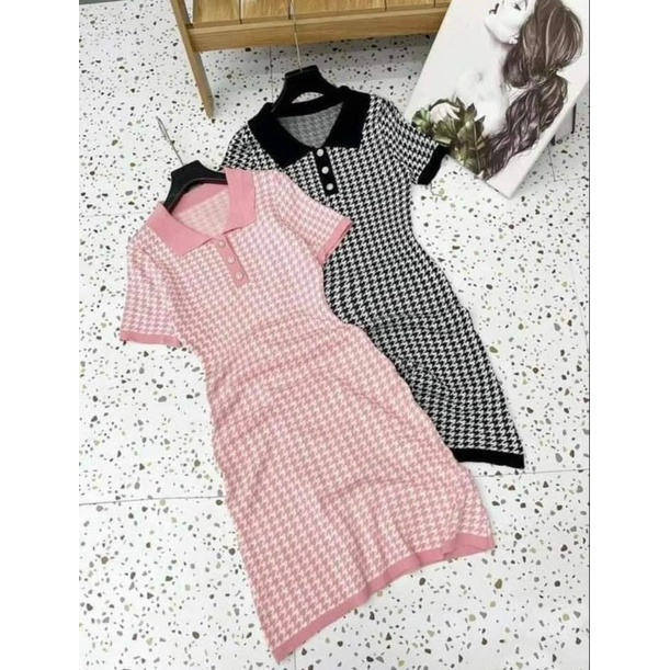 Váy len Polo kẻ zic zac khuy ngọc, hai màu đen, hồng baby V067