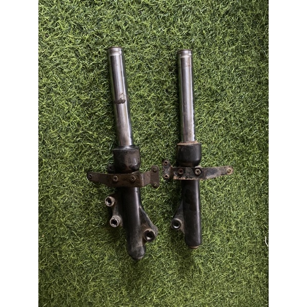 Đôi thụt trước cũ xe 133s