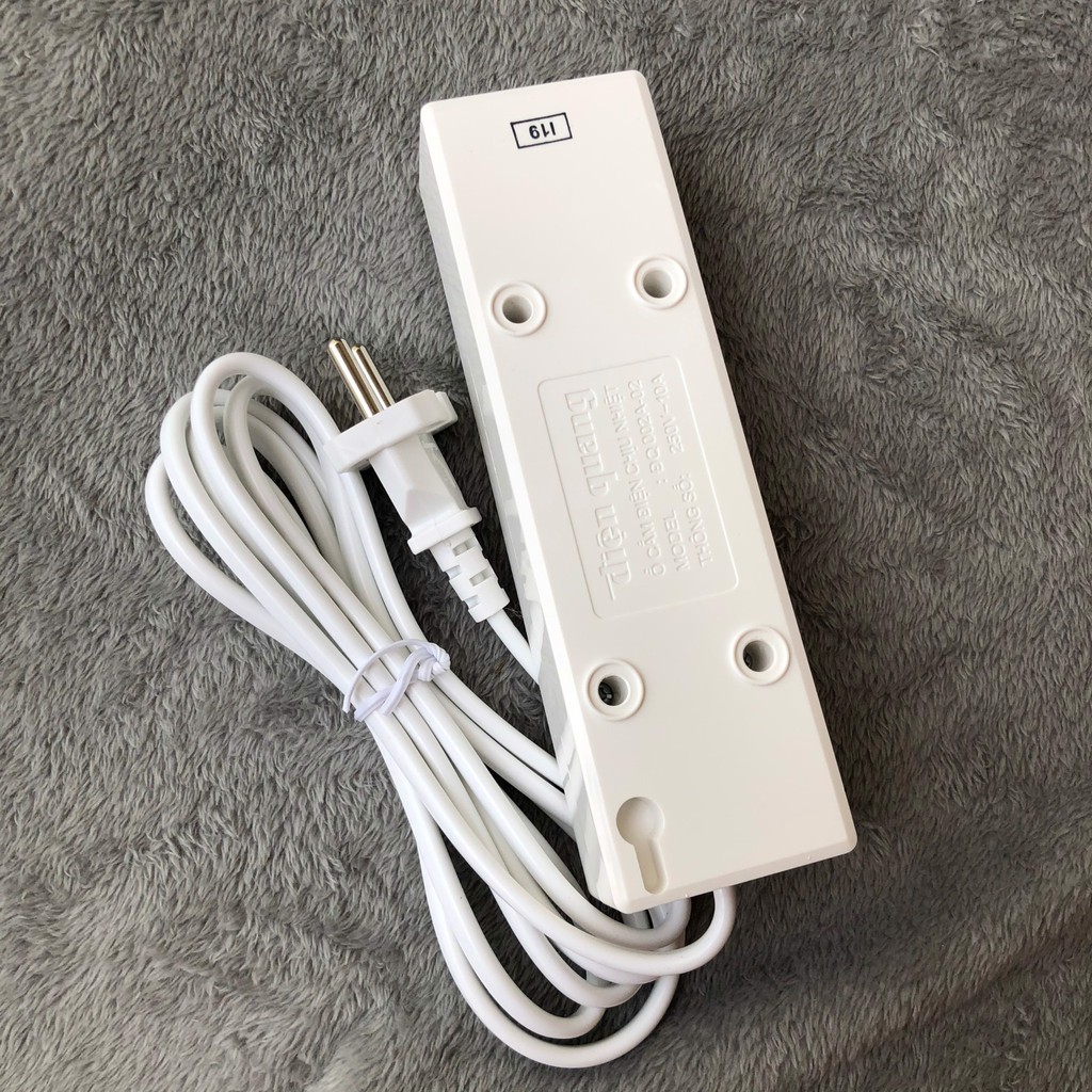 Ổ cắm điện cao cấp Điện Quang, 3 lỗ mini, nhỏ gọn, màu trắng dây 2m/5m( ĐQ 002A-02 )
