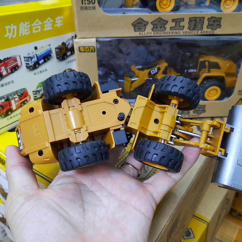 Mô hình xe xúc ủi đất đồ chơi trẻ em - Xe có gầu xúc kim loại có đèn sáng tỉ lệ 1:50