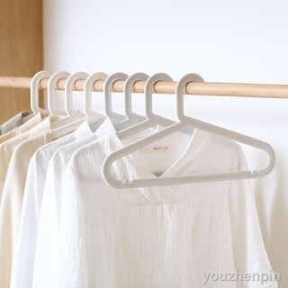 Móc Treo Quần Áo Bằng Nhựa Tiện Dụng