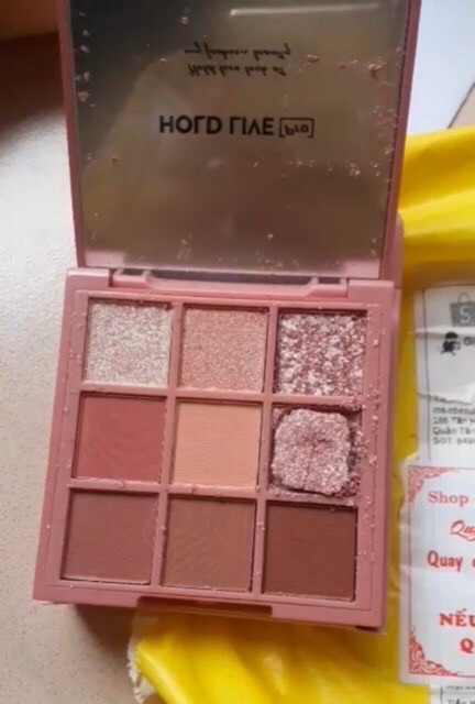 Phấn mắt HOLD LIVE RED VELVET 9 ô(dễ nứt ô nhũ) | BigBuy360 - bigbuy360.vn