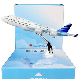 MS: 8946 - MÔ HÌNH MÁY BAY SẮT 16CM KÈM ĐẾ MICA - INDONESIA GARUDA