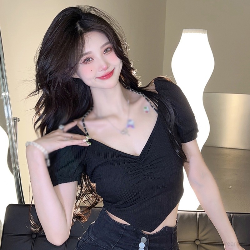 Áo Thun Croptop Ngắn Tay Cổ Chữ V Hở Lưng Phối Dây Xích Phong Cách Quyến Rũ