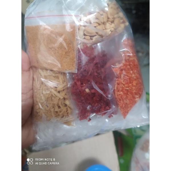 Bánh tráng trộn suất to topping siêu nhiều tách riêng 5 gia vị ( ảnh thật kèm quất kèm nước sốt dầu điều)