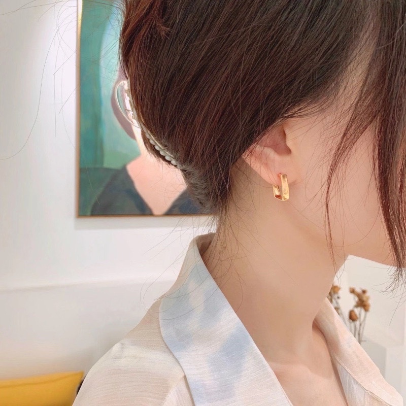 Khuyên tai hình vuông nhỏ xinh cho nữ