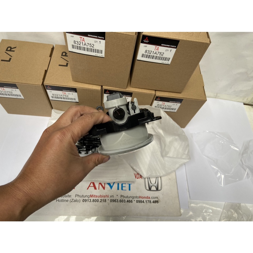 Đèn gầm, đèn sương mù xe Mitsubishi Xpander | 8321A752 | hàng thay thế