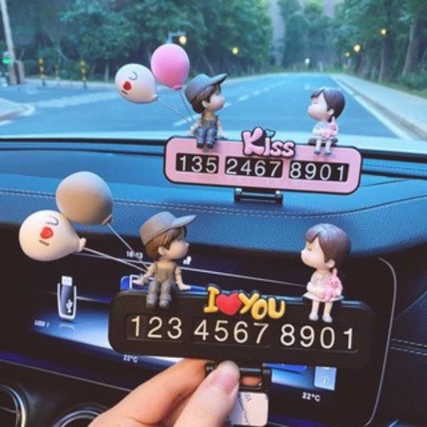 Bảng ghi số điện thoại đặt laplo ô tô gắn cặp tình nhân