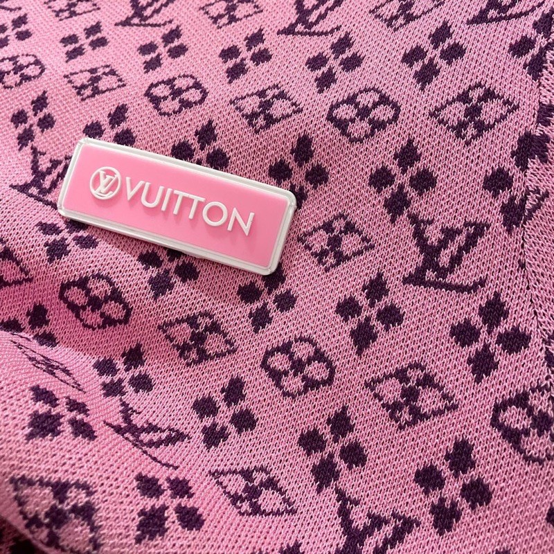 Áo phông len nữ ngắn tay toàn thân in hoạ tiết louis vuitton LV