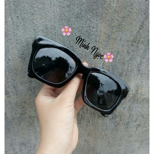 Kính v đen kiểu Hàn Quốc (kèm ảnh thật)