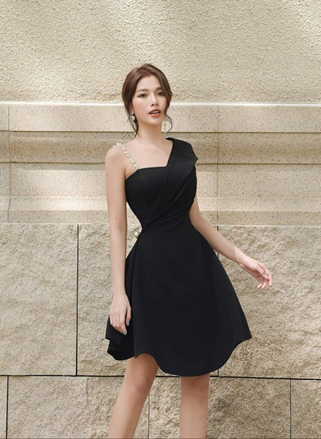 [kem video that] đầm lệch vai một bên dây chuỏi đính cườm eo siêu xinh | BigBuy360 - bigbuy360.vn