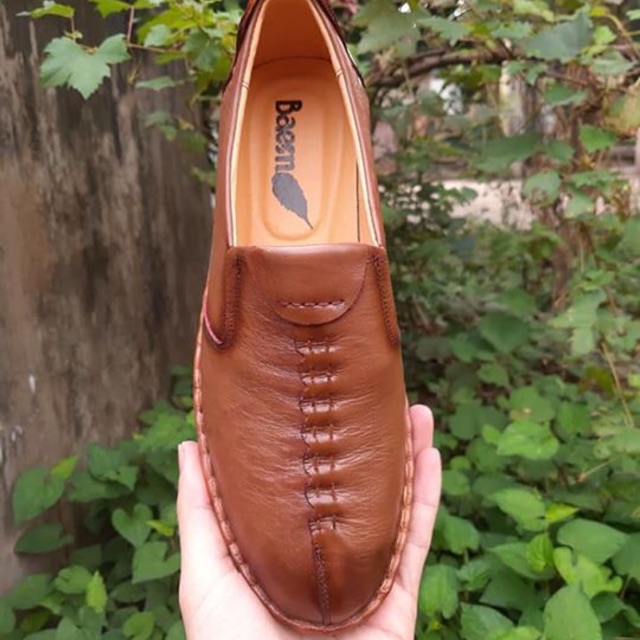 Giầy nam da bò nhập tận sưởng, giá cả và chấ liệu shop luôn đặt lên hàng đầu nên mọi người yên tâm ạ. Cam kết hàng thật