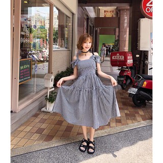Váy trễ vai gingham OML