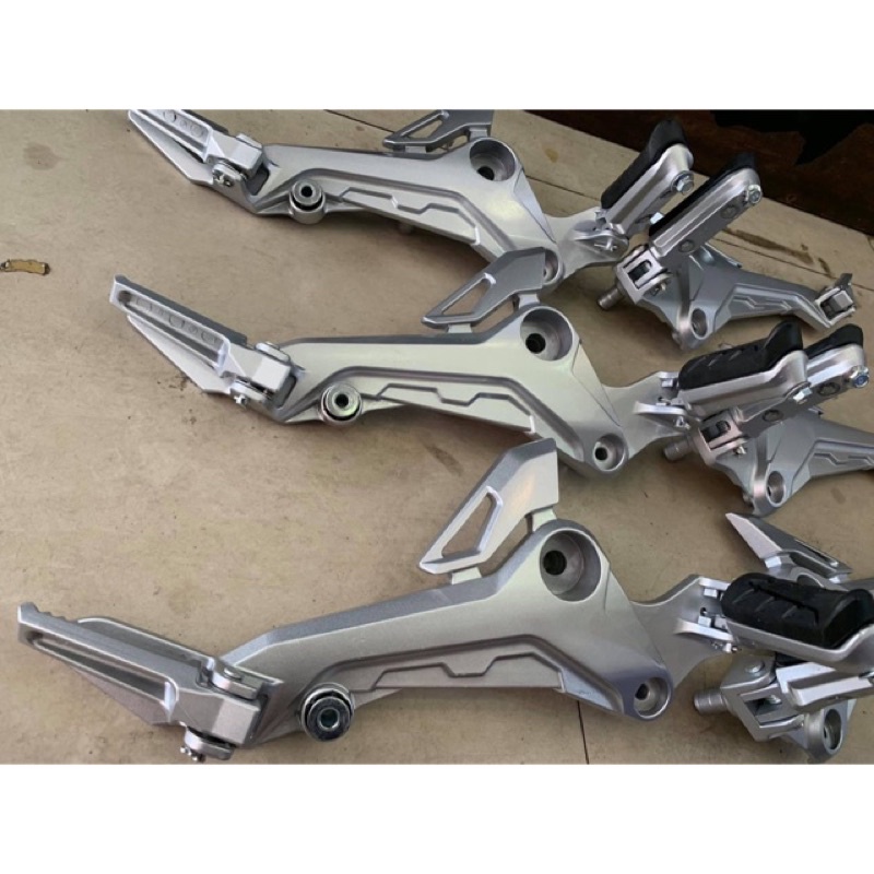 Gác chân nhôm trước sau gắn honda monkey 125 mẫu msx sf 125 2020