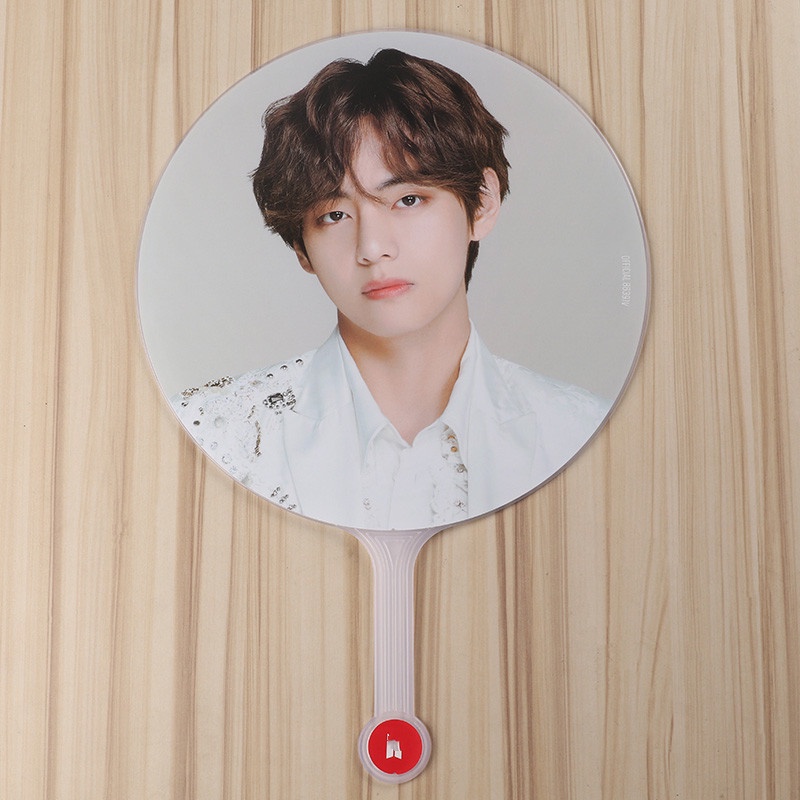 Quạt Cầm Tay Bằng Nhựa PVC In Hình Nhóm Nhạc Bts
