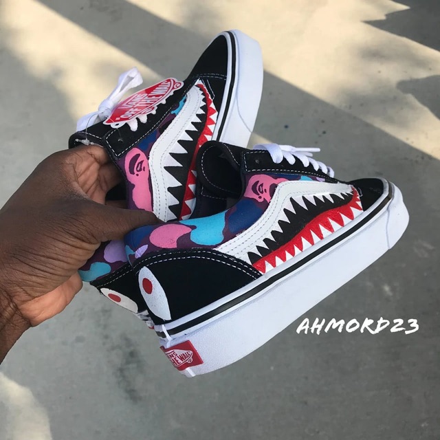 Giày custom bape