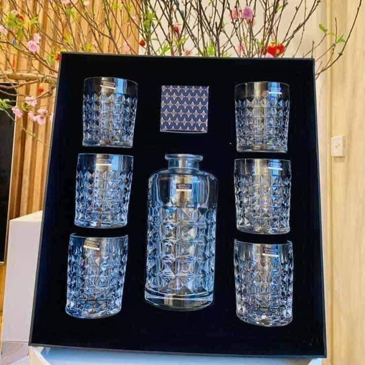 Bộ bình rượu kim cương Bohemia Diamond gồm 1 bình đựng rượu dung tích 700ml và 6 cốc 230ml