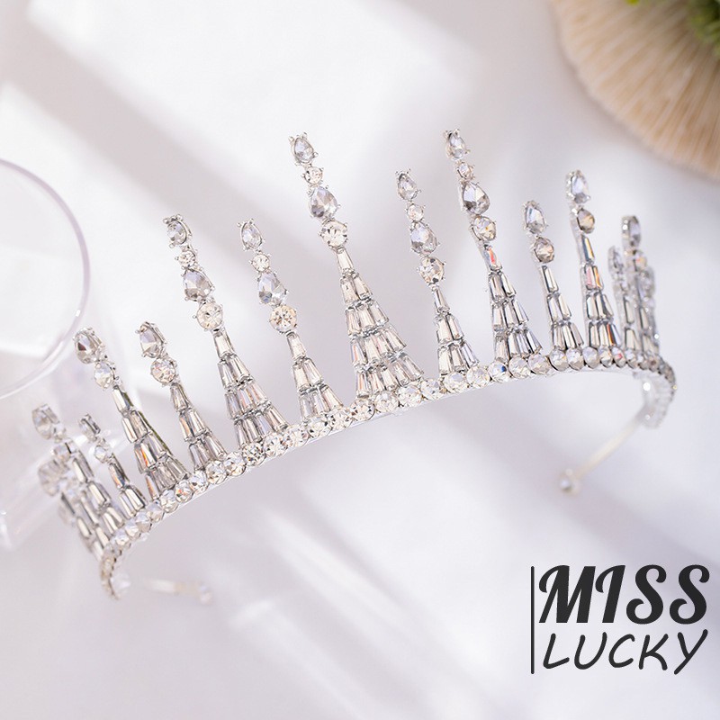 Vương miện đính kim cương giả sang trọng cho cô dâu