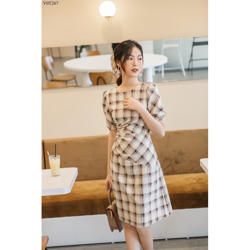 Váy kẻ rúm eo
