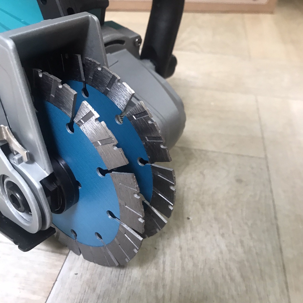 Máy cắt rãnh tường 2 lưỡi Gl2135 - hàng nội địa cao cấp tặng kèm 2 lưỡi + bơm mini+ dây bảo hành 6 tháng