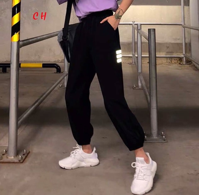 Quần jogger ống rộng bo ống in logo 3 vạch | BigBuy360 - bigbuy360.vn