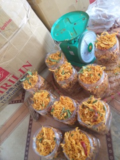 Combo 4 hủ cơm cháy lắc khô gà