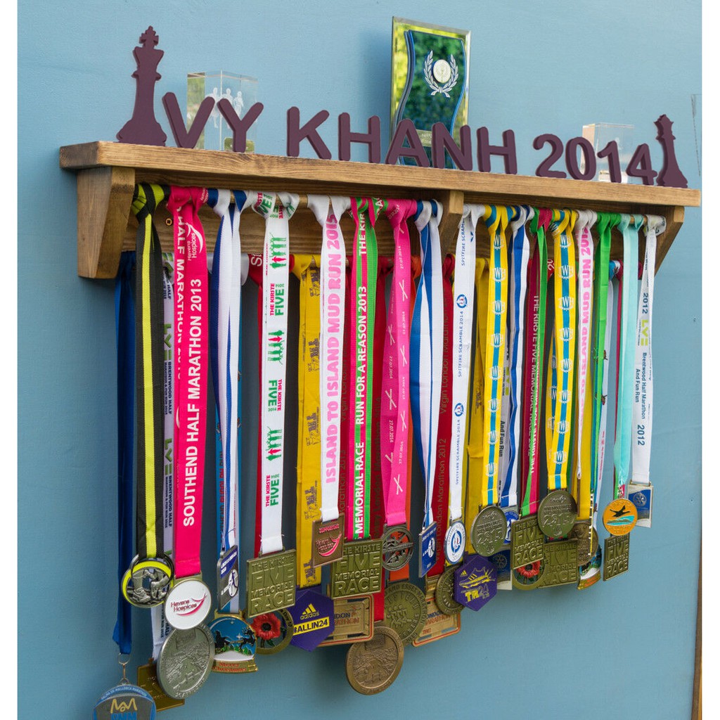 Medal holder, Giá treo huy chương bằng gỗ, cắt tên riêng theo yêu cầu