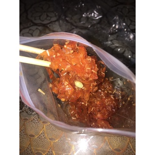 Bánh tráng đỏ sốt me sate
