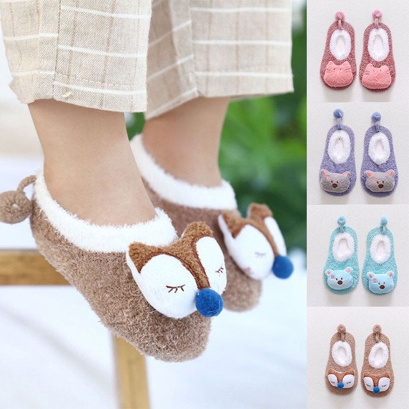 Đôi vớ dày giữ ấm chống trượt họa tiết hoạt hình dễ thương cho bé