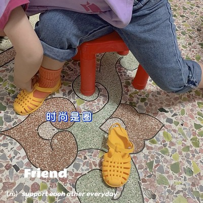 Sandal đi biển thiết kế đơn giản thoải mái cho bé