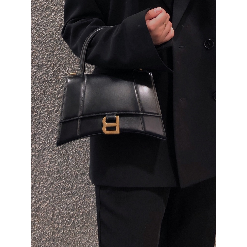 Ví Da Có Đồng Hồ Cát Kèm Dây Đeo Sợi Xích Cho Nữ