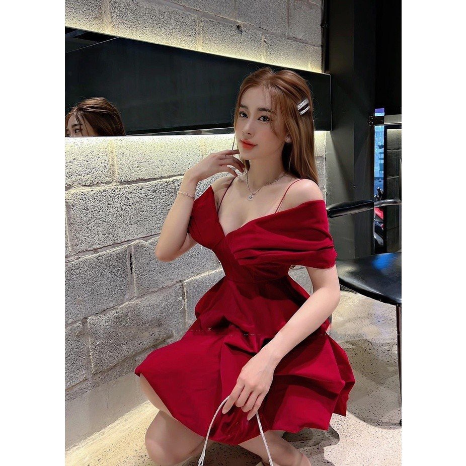Đầm 2 Dây Nhung Đỏ Xòe Bẹt Vai Xếp Li