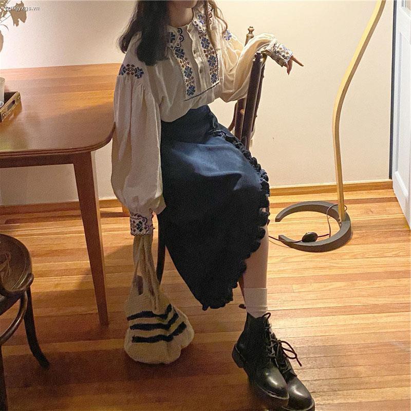 Set áo sơ mi cổ búp bê và chân váy denim phong cách cổ điển thời trang cho nữ