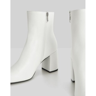 Boots trắng nữ tính - bershka