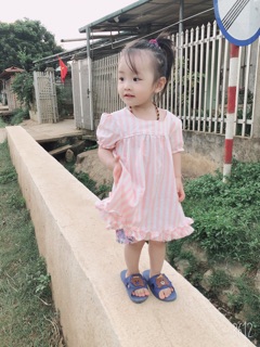 Váy công chúa tự thiết kế kẻ hồng