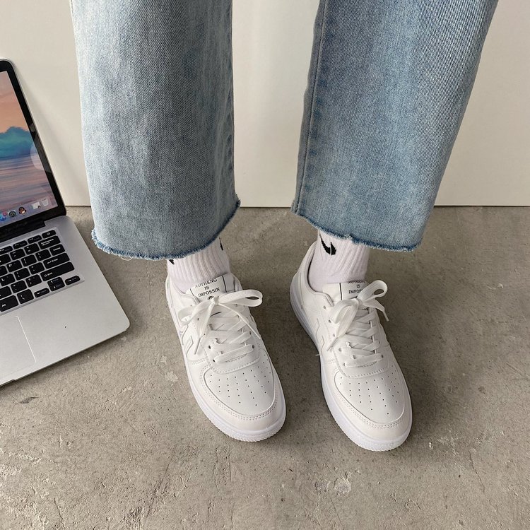 Giày Sneakers Da Pu Màu Trắng In Họa Tiết Hoạt Hình | BigBuy360 - bigbuy360.vn