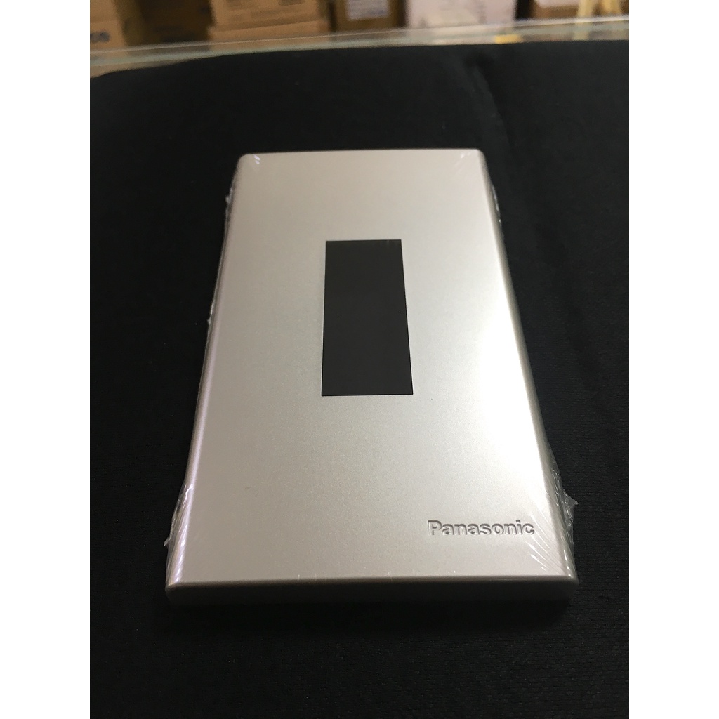 Công tắc, ổ cắm, mặt CB tép, mặt 2,3,6 màu bạc ánh kim Panasonic Thailand Wide Series