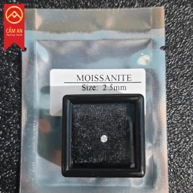 Đá đính răng Kim Cuong Moissanite gắn răn sáng lấp lánh mẫu đế nhọn đẹp bền lâu năm.
