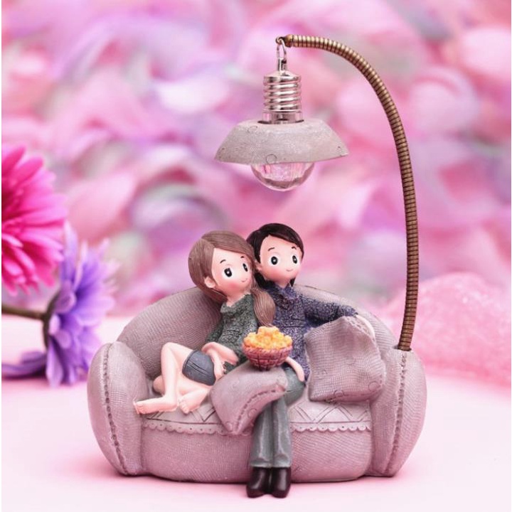 Tượng Để Bàn Cặp Đôi Hẹn Hò Dưới Đèn siêu đẹp dễ thương
