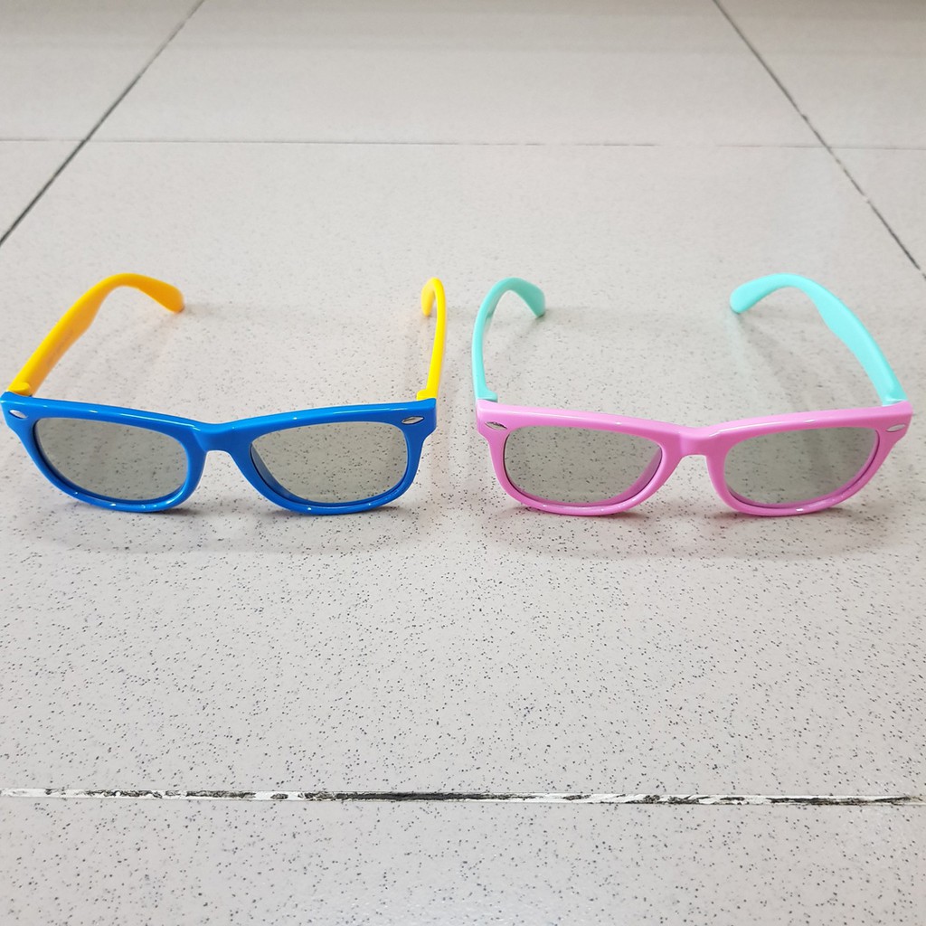 Mắt kính gọng dẻo tròng đổi màu bảo vệ đôi mắt bé