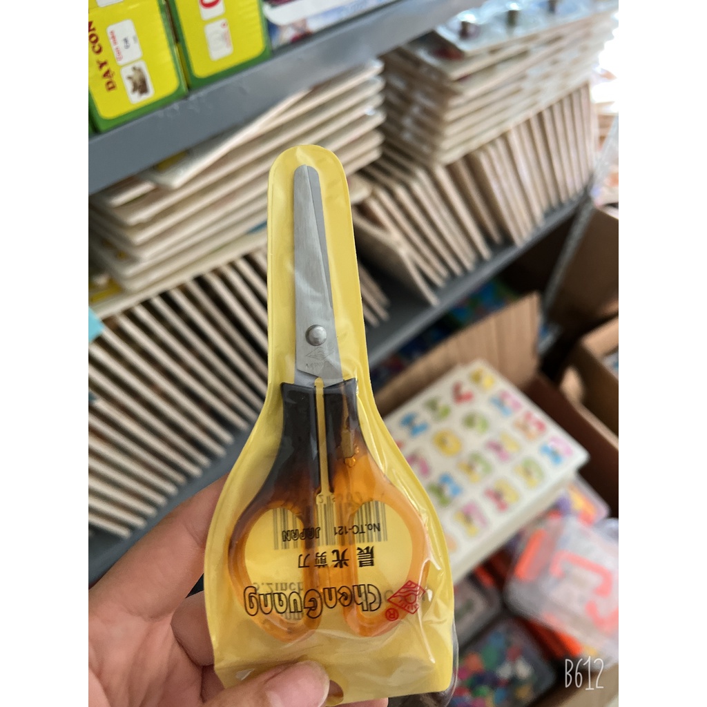 Kéo thủ công Loại Tốt cắt giấy cán nâu cho bé tập cắt