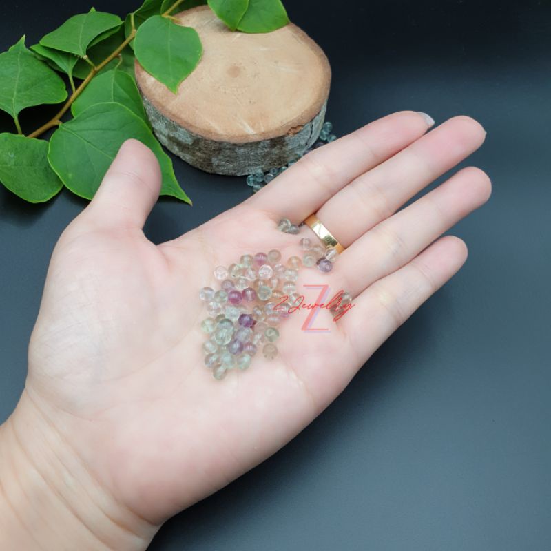 1 hạt đá đa sắc màu ngẫu nhiên