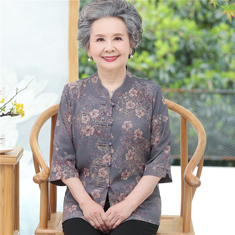 áo sơ mi thêu của phụ nữ cao tuổi，mùa xuân và mùa hè bà già áo sơ mi tay giữa