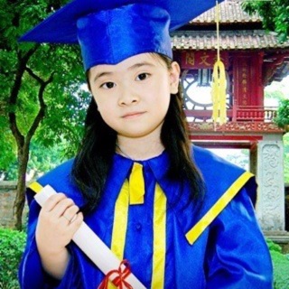 Mũ áo cử nhân mầm non
